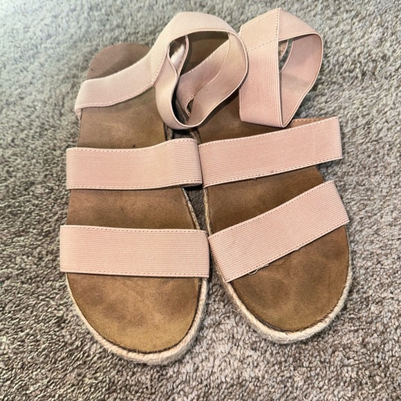 Platform Sandals - Picture 2 of 3